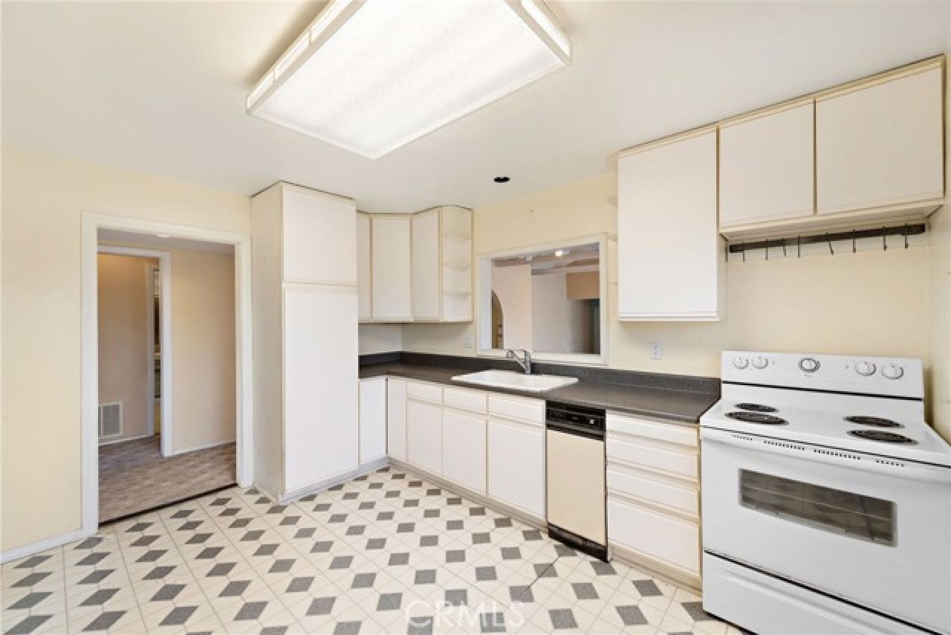 104 W Avenida Cadiz, San Clemente CA: 